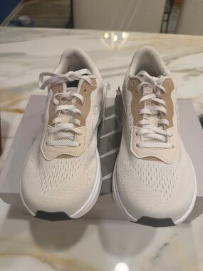 New In Box New Balance Fresh Foam W1240GTI Sz 7.5 B